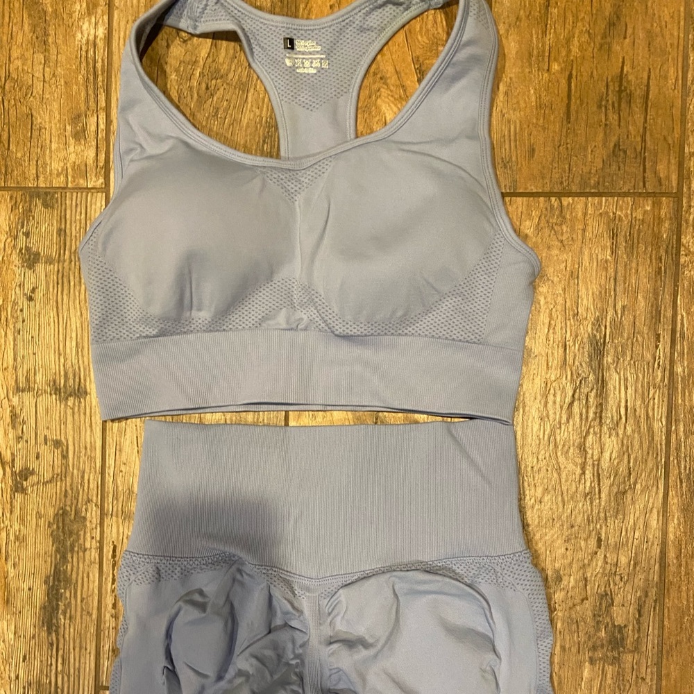 Workout set with scrunch butt only worn once!
